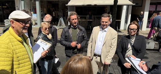 Wesel Bürgermeister R. Benien, J. Koenen (Vertreter des Investors) und Presse 